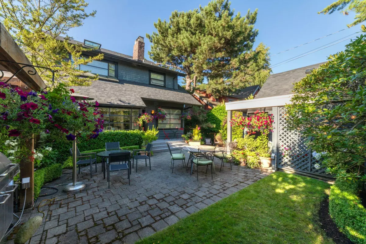 Hot Tub / Spa Photo of 1986 W 36th Avenue, Vancouver, BC