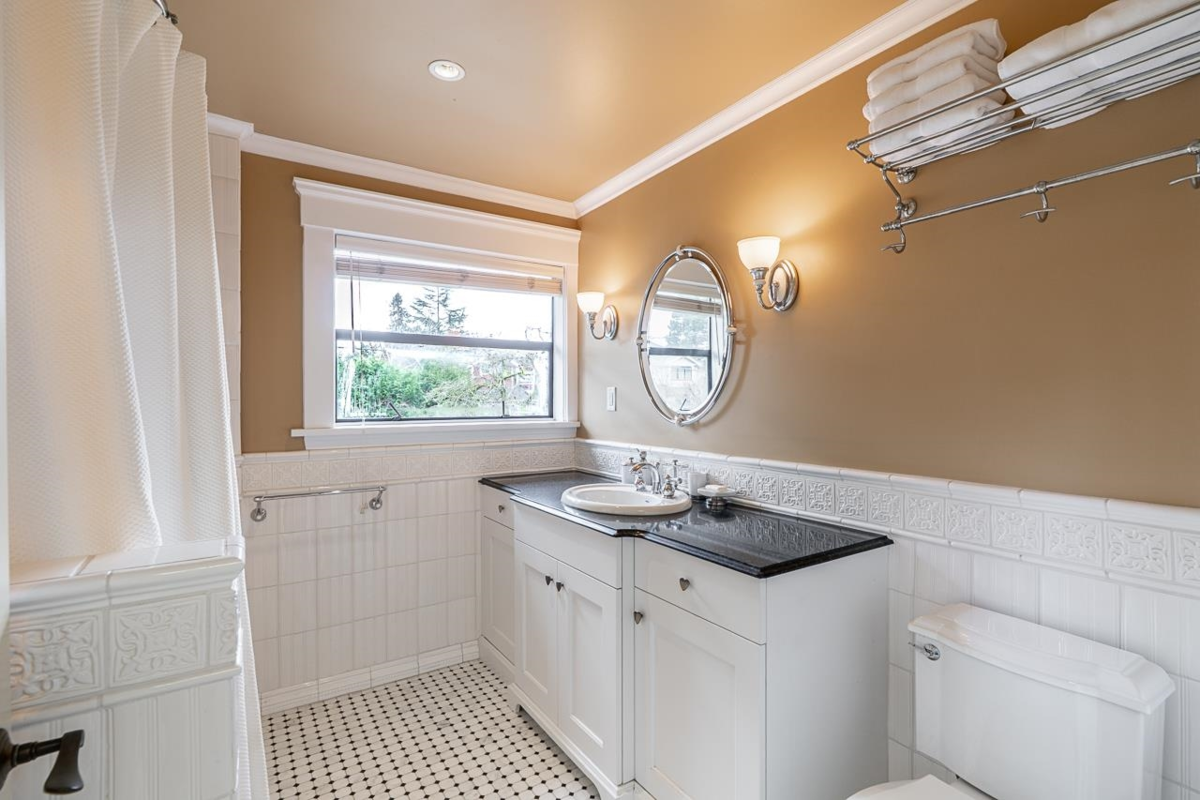 Laundry Room Photo of 1986 W 36th Avenue, Vancouver, BC