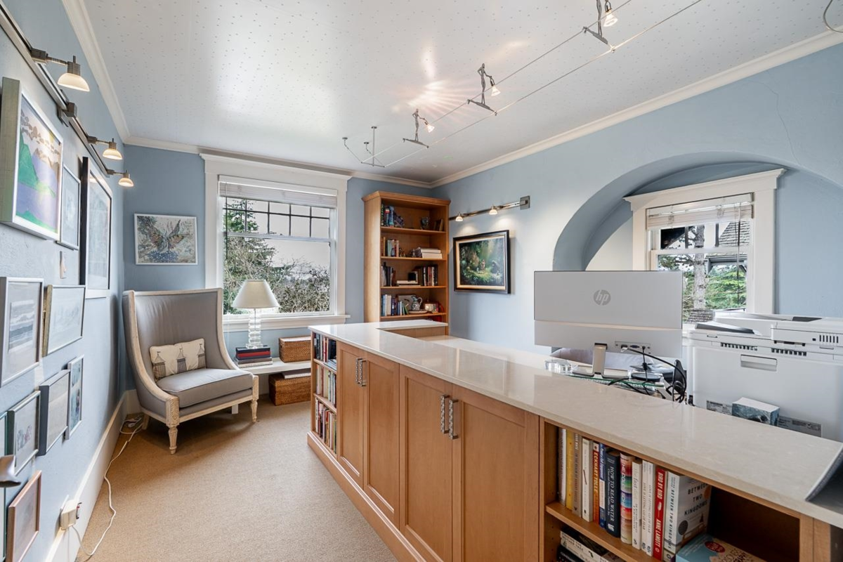 Powder Room Photo of 1986 W 36th Avenue, Vancouver, BC