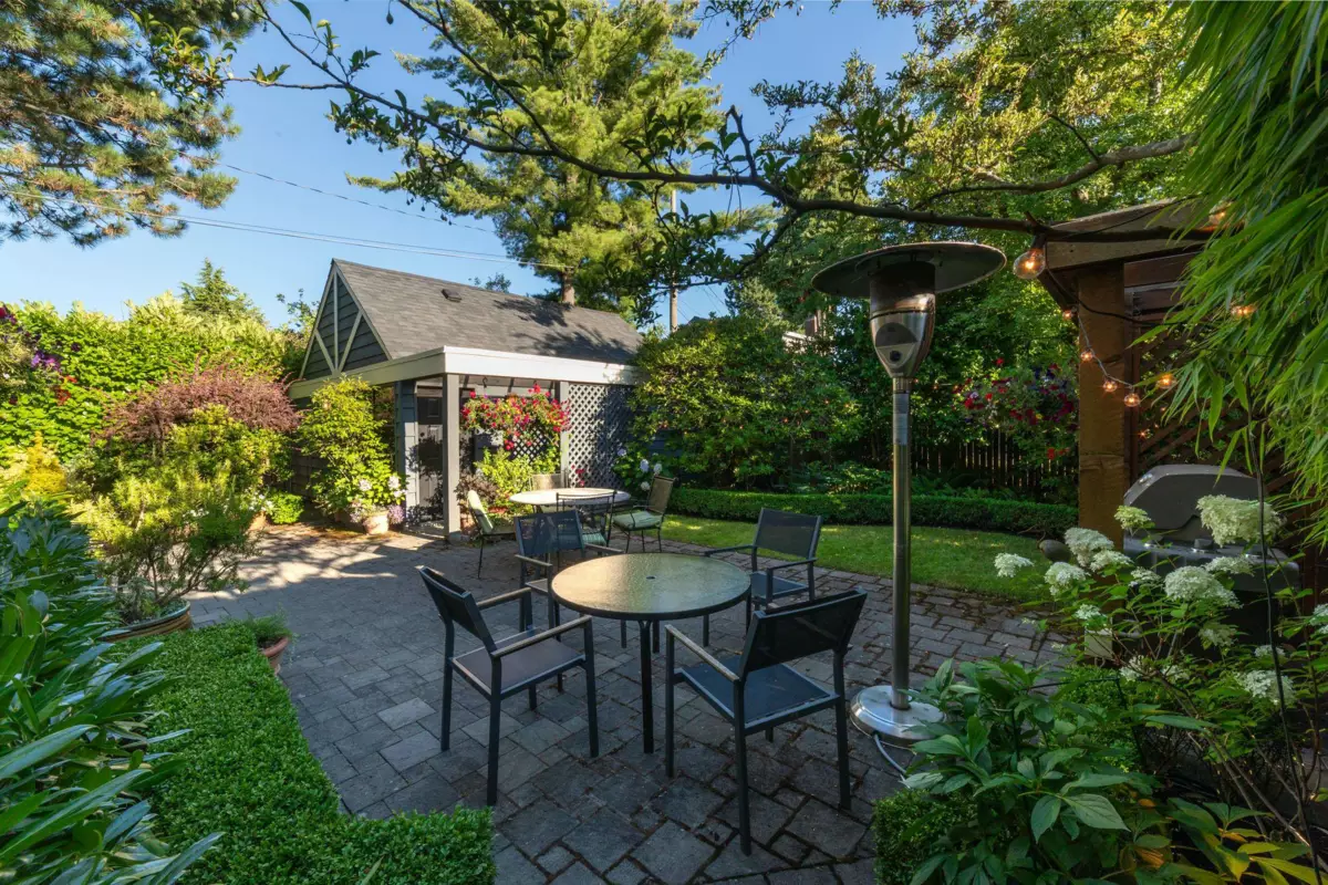 Swimming Pool Photo of 1986 W 36th Avenue, Vancouver, BC