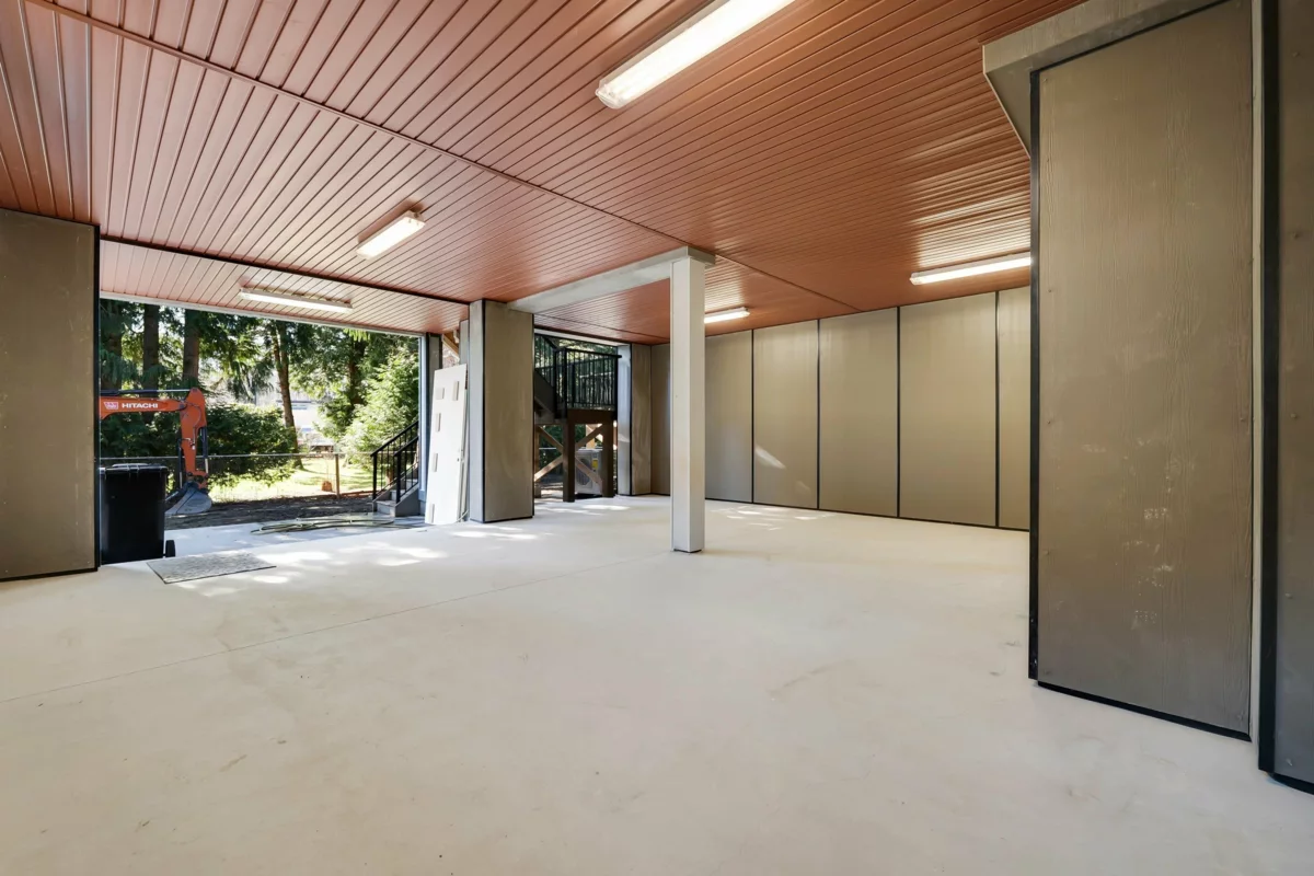 Entry Foyer Photo of 1354 Judd Road, Squamish, BC