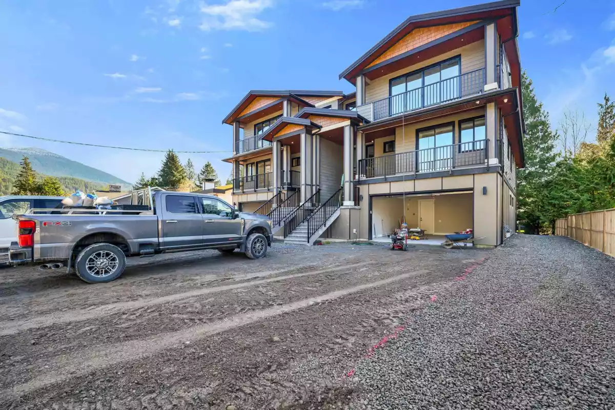 Hot Tub / Spa Photo of 1354 Judd Road, Squamish, BC