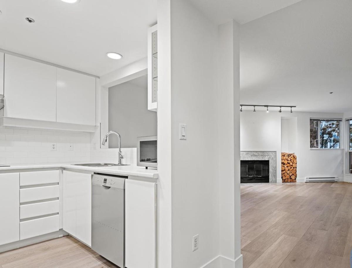 Dining Area Photo of 105 1502 Island Park Walk, Vancouver, BC