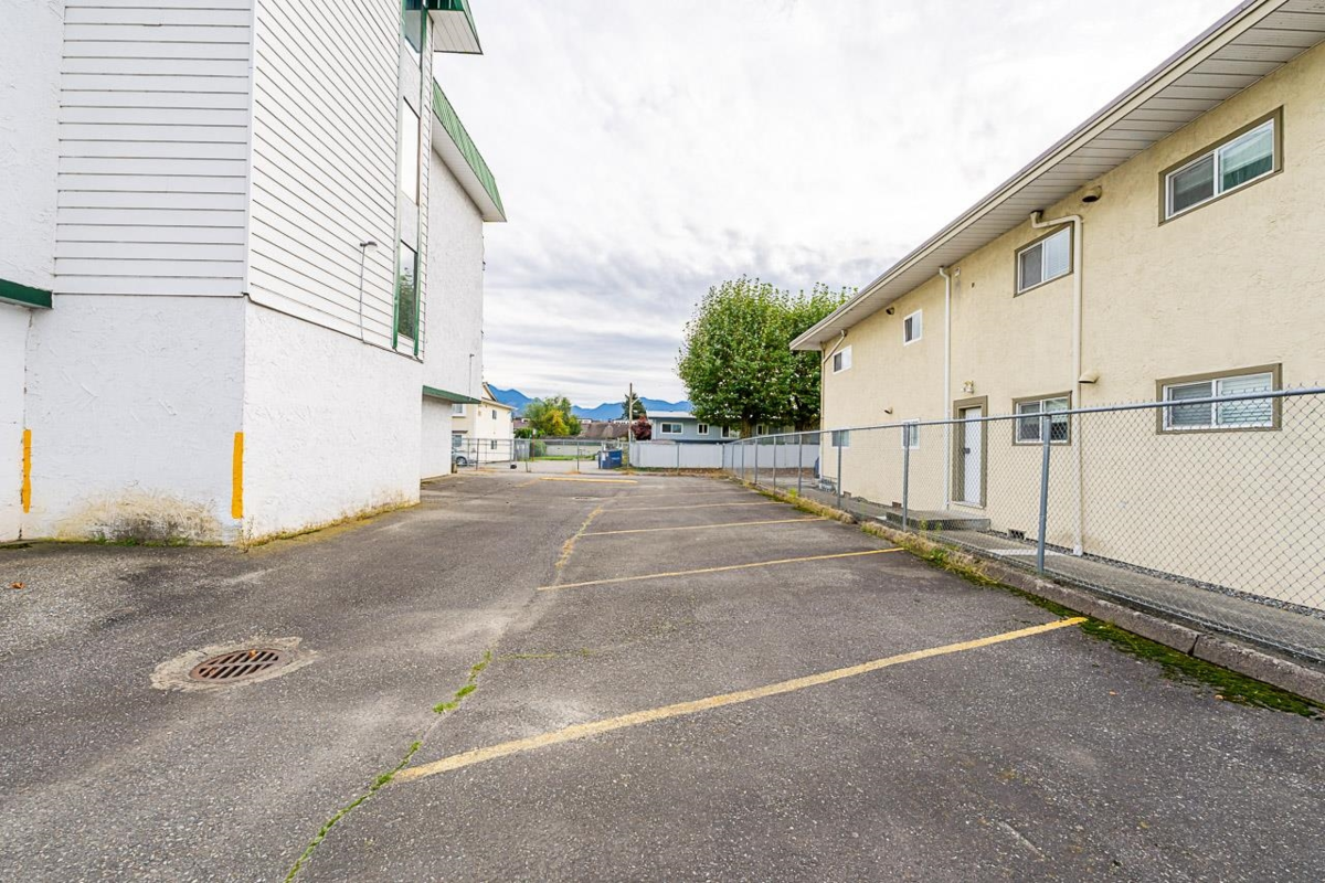 Backyard Photo of 304 46374 Margaret Avenue, Chilliwack, BC