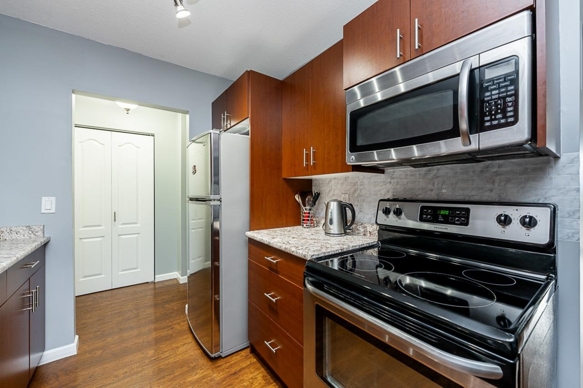 Breakfast Nook Photo of 304 46374 Margaret Avenue, Chilliwack, BC