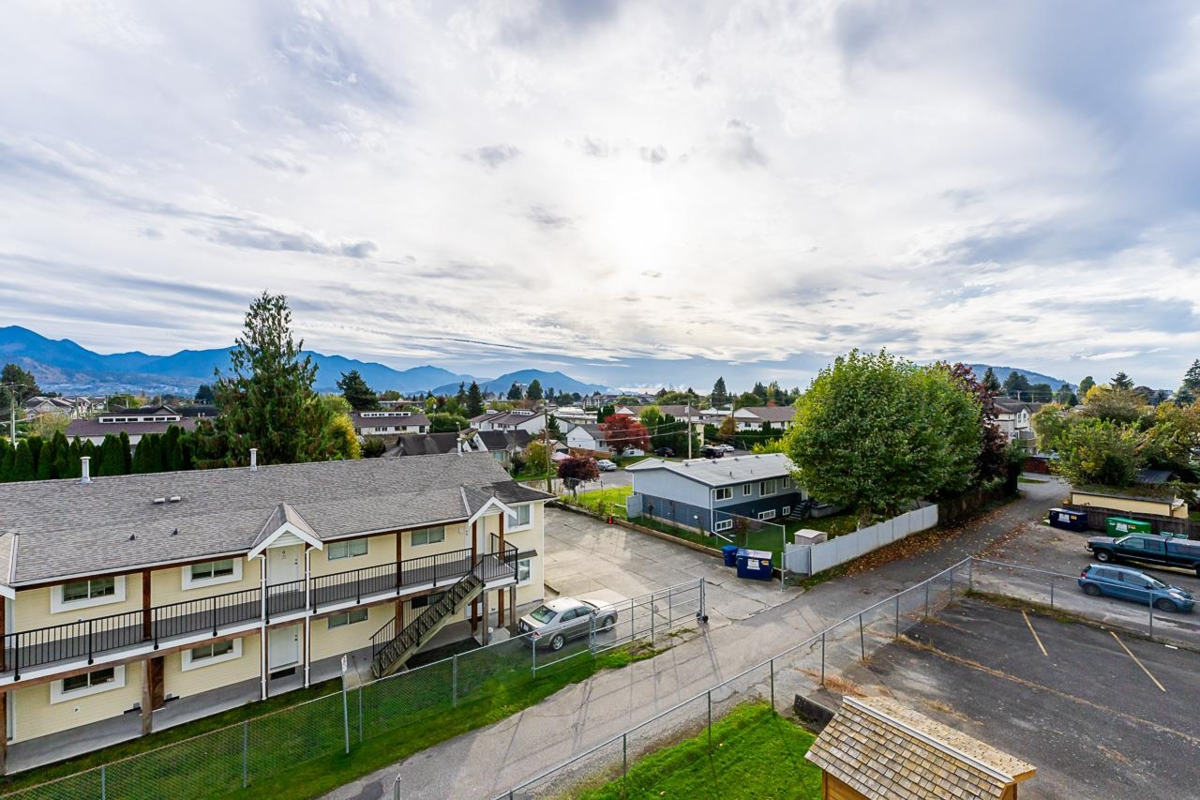 Hallway Photo of 304 46374 Margaret Avenue, Chilliwack, BC