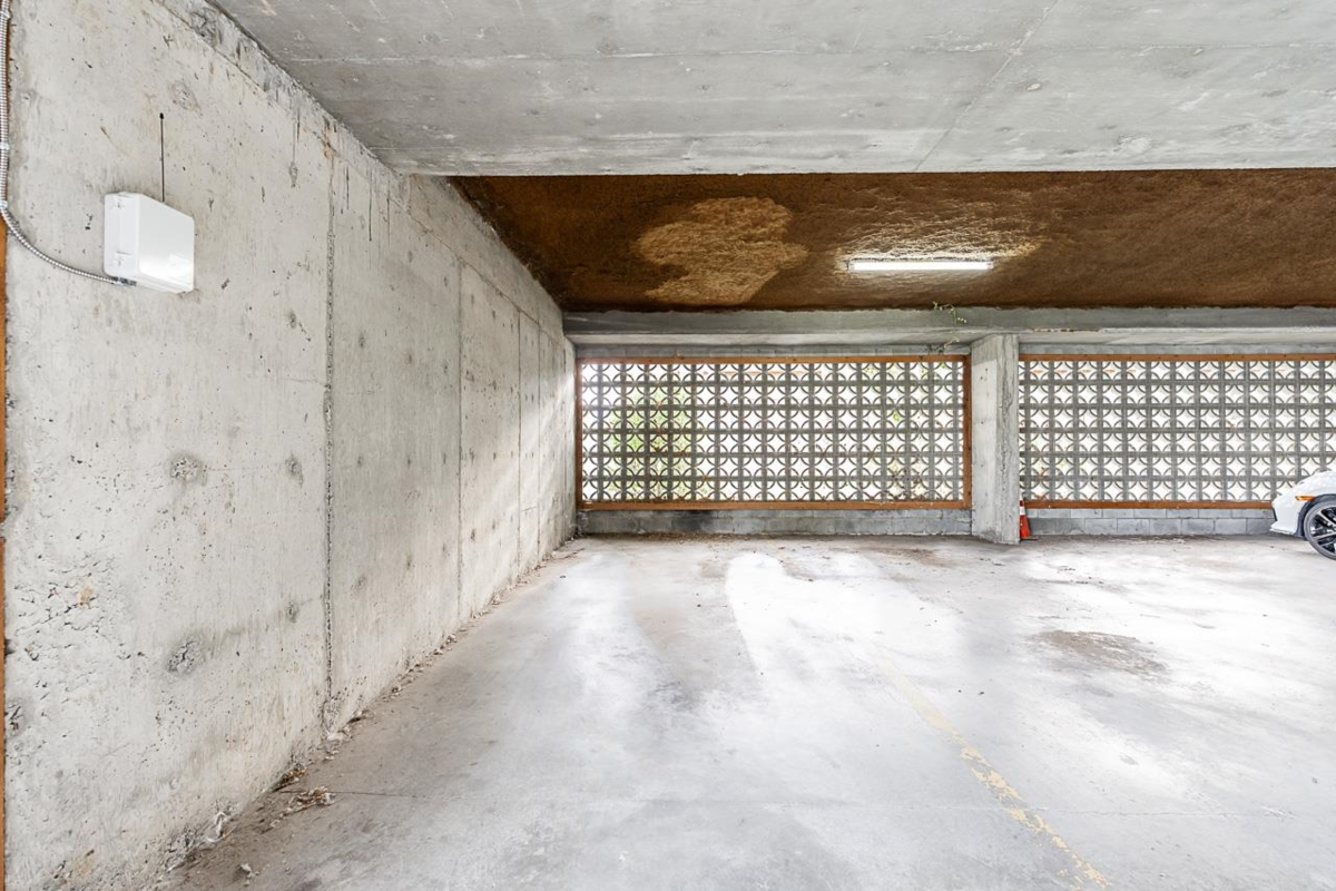 Outdoor Deck Photo of 304 46374 Margaret Avenue, Chilliwack, BC