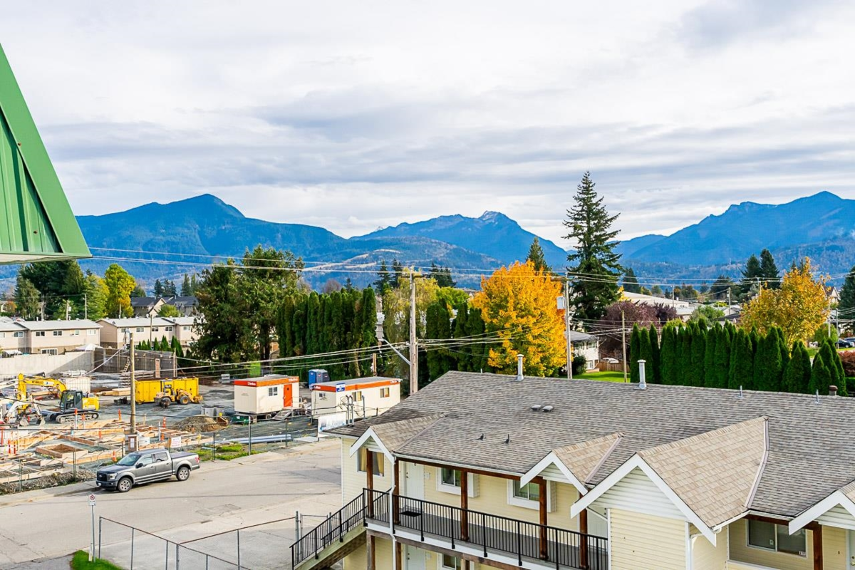 Staircase Photo of 304 46374 Margaret Avenue, Chilliwack, BC