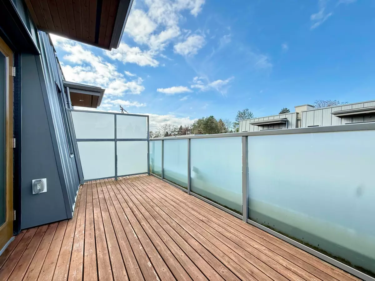 Backyard Photo of 5458 Oak Street, Vancouver, BC