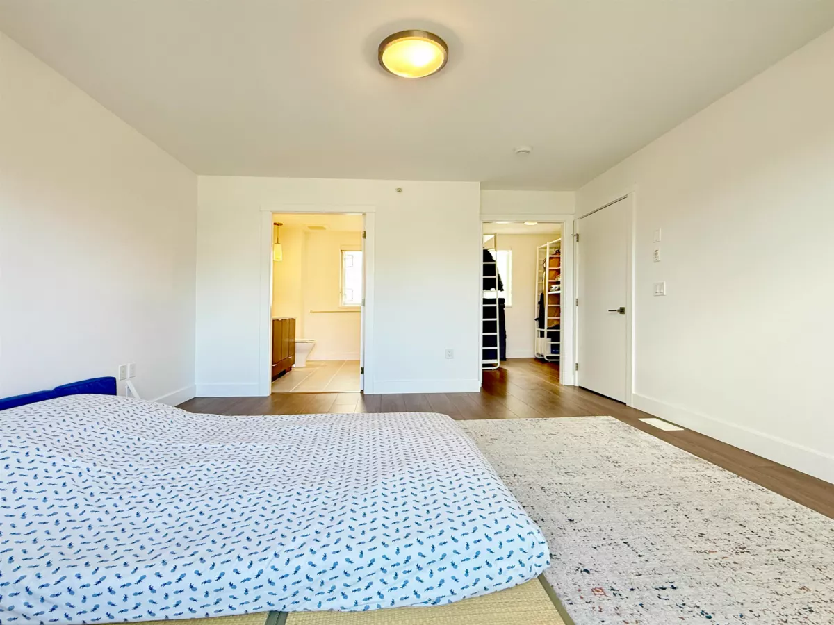 Entry Foyer Photo of 5458 Oak Street, Vancouver, BC