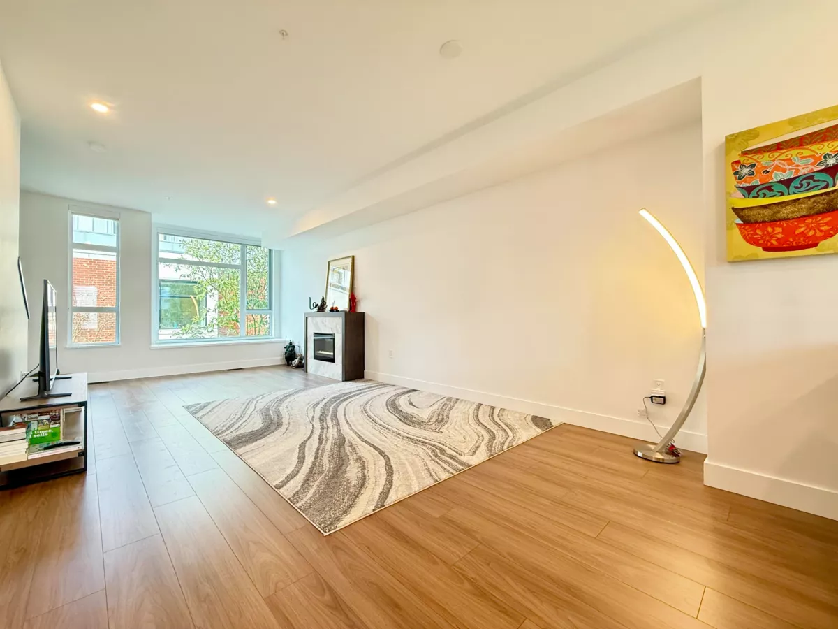 Family Room Photo of 5458 Oak Street, Vancouver, BC