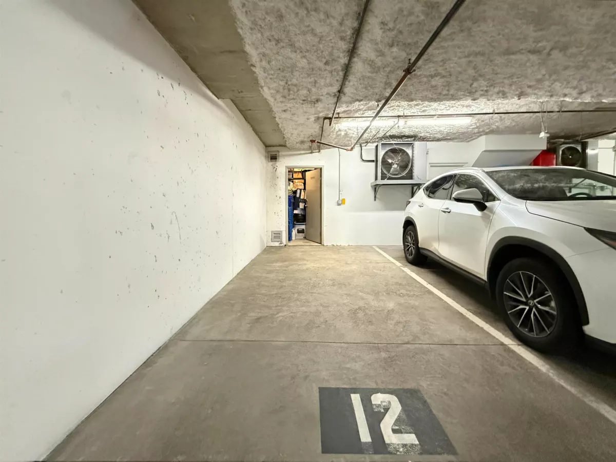 Hot Tub / Spa Photo of 5458 Oak Street, Vancouver, BC