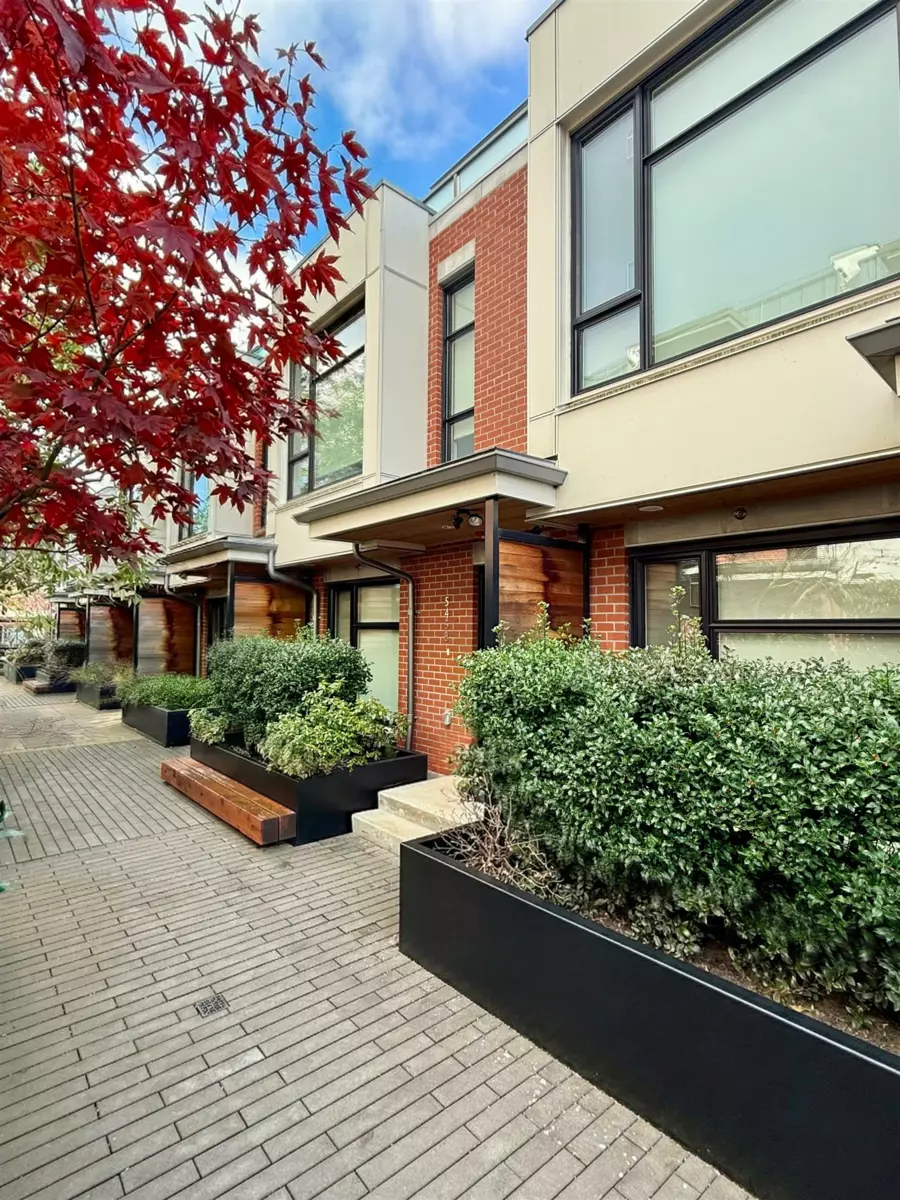 Outdoor Kitchen Photo of 5458 Oak Street, Vancouver, BC