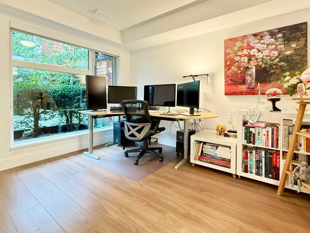 Primary Bathroom Photo of 5458 Oak Street, Vancouver, BC