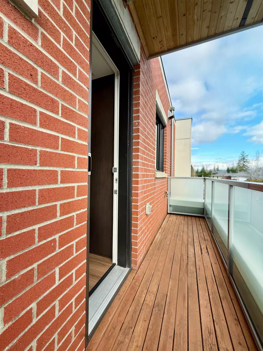 Swimming Pool Photo of 5458 Oak Street, Vancouver, BC