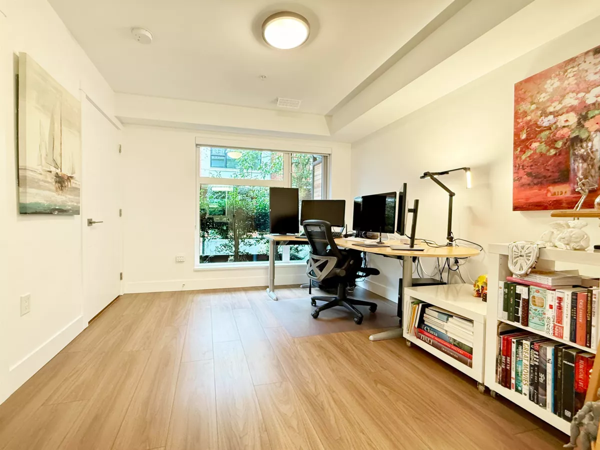 Walk-In Closet Photo of 5458 Oak Street, Vancouver, BC