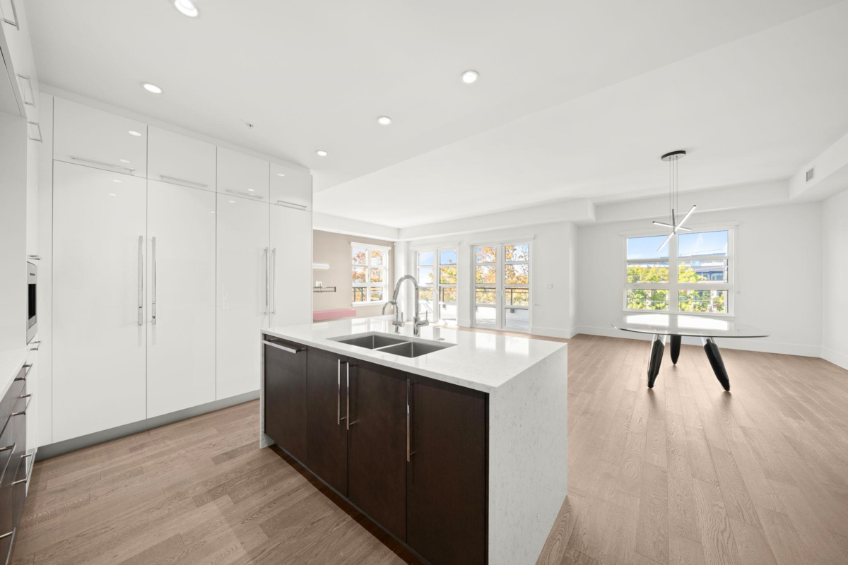 Primary Bathroom Photo of 504 6168 East Boulevard, Vancouver, BC