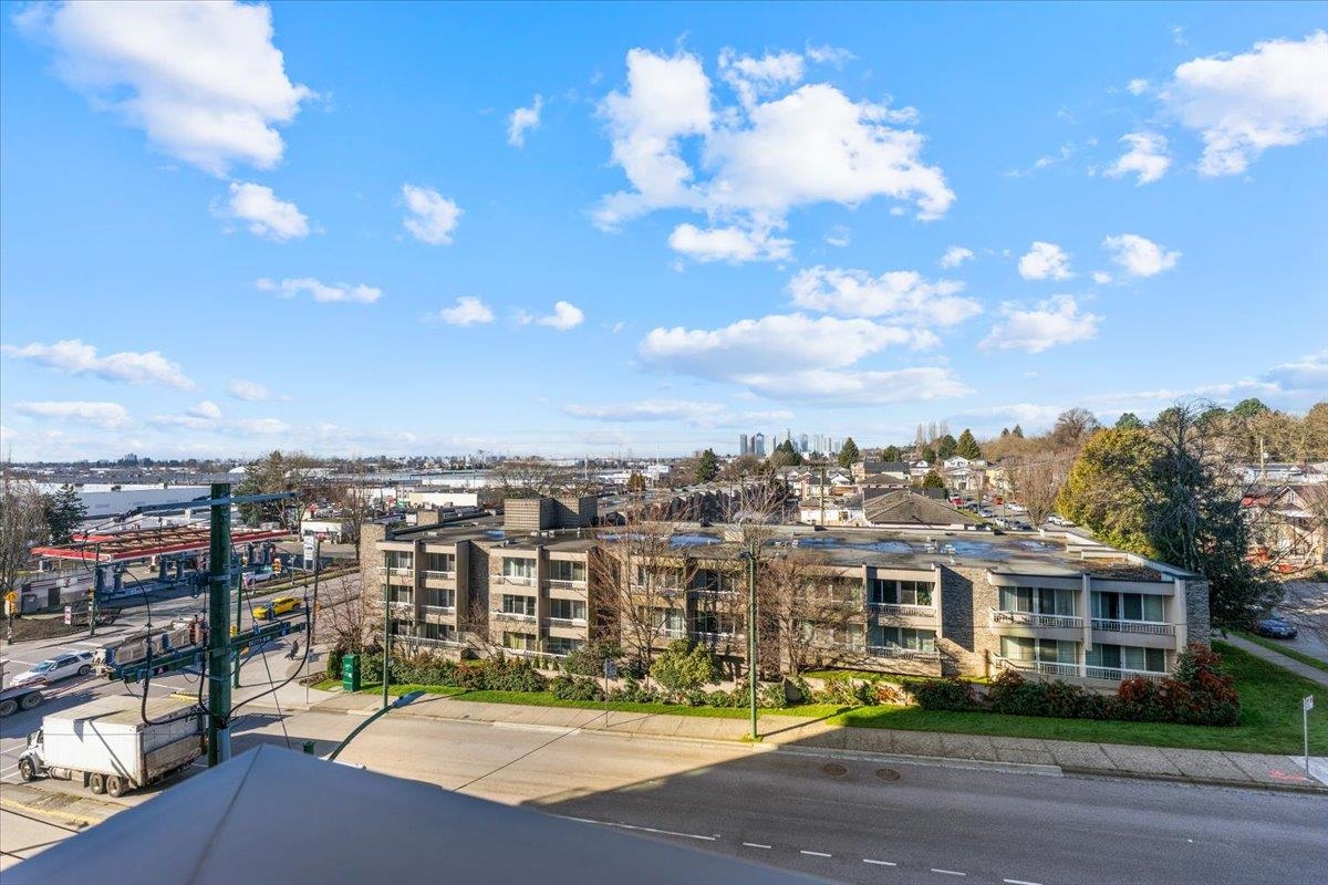 Entry Foyer Photo of 410 8138 Fraser Street, Vancouver, BC
