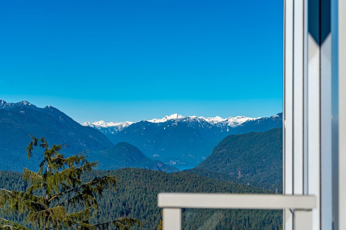 Hot Tub / Spa Photo of 1006 9060 University Crescent, Burnaby, BC