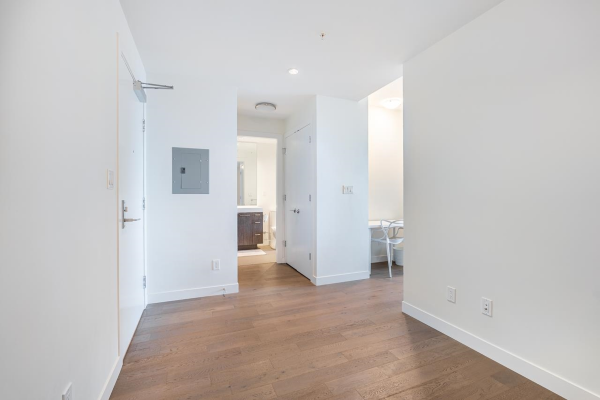 Primary Bathroom Photo of 1006 9060 University Crescent, Burnaby, BC