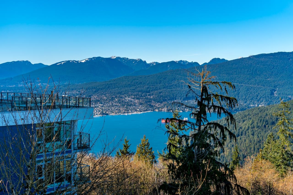 Swimming Pool Photo of 1006 9060 University Crescent, Burnaby, BC