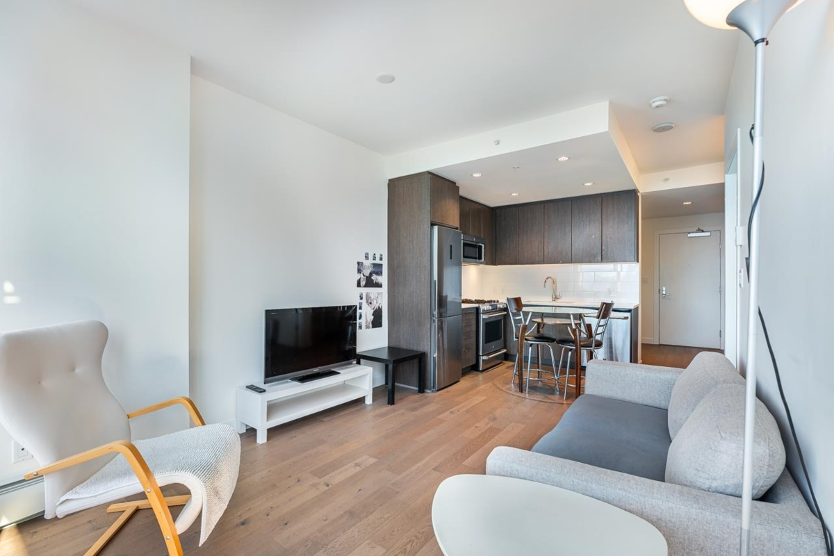 Walk-In Closet Photo of 1006 9060 University Crescent, Burnaby, BC