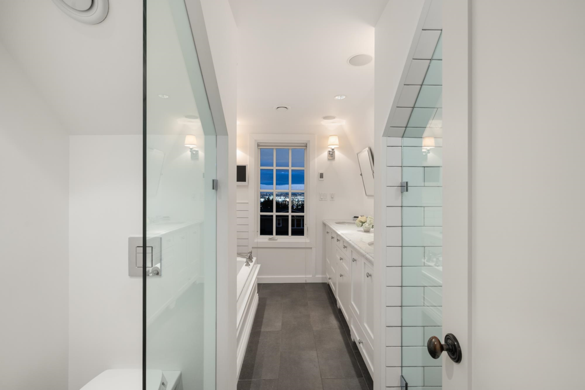 Backyard Photo of 402 Brand Street, North Vancouver, BC