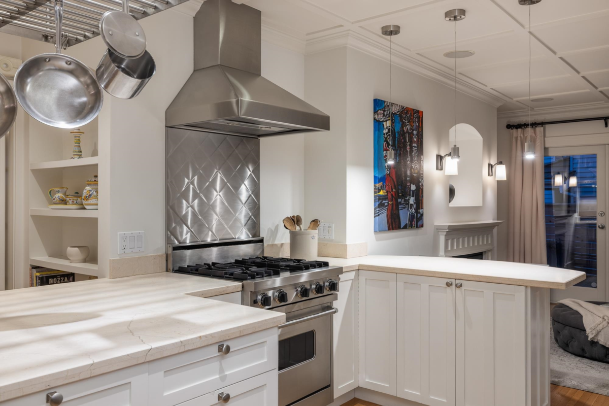 Basement Recreation Room Photo of 402 Brand Street, North Vancouver, BC