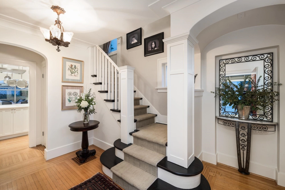 Breakfast Nook Photo of 402 Brand Street, North Vancouver, BC