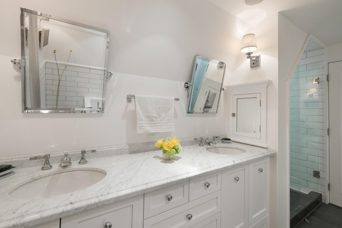 Garden / Landscaping Photo of 402 Brand Street, North Vancouver, BC