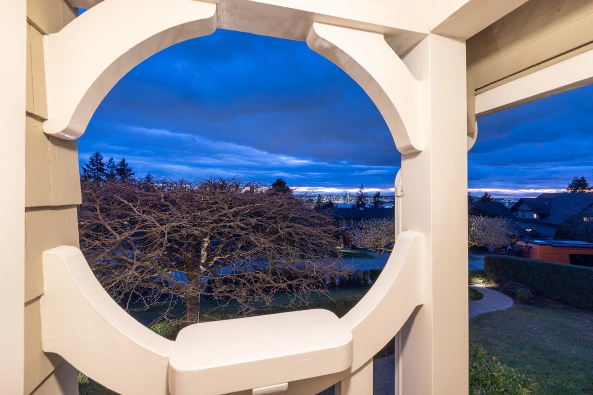 Kitchen Island Photo of 402 Brand Street, North Vancouver, BC