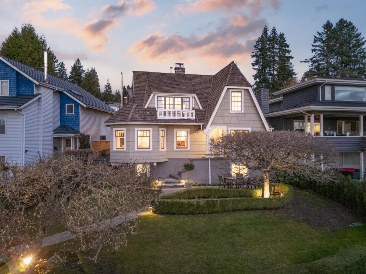 Living Room Photo of 402 Brand Street, North Vancouver, BC
