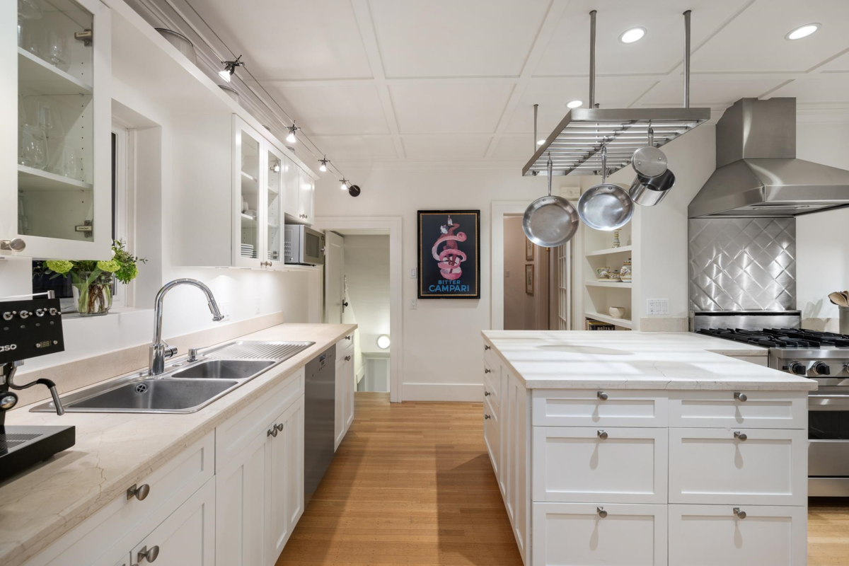Mudroom Photo of 402 Brand Street, North Vancouver, BC
