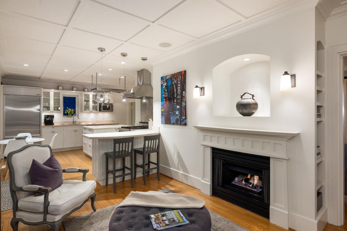 Powder Room Photo of 402 Brand Street, North Vancouver, BC