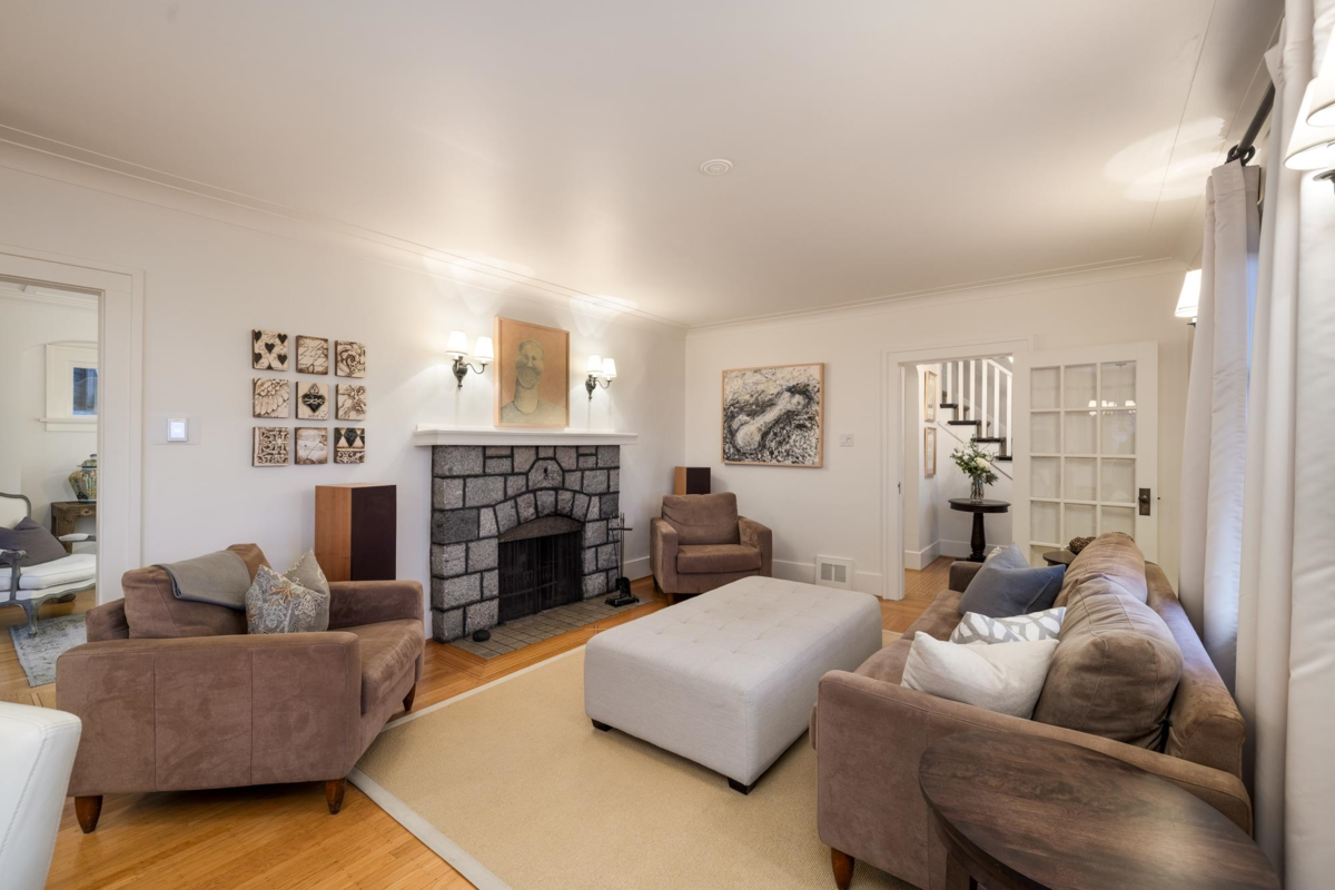 Primary Bathroom Photo of 402 Brand Street, North Vancouver, BC