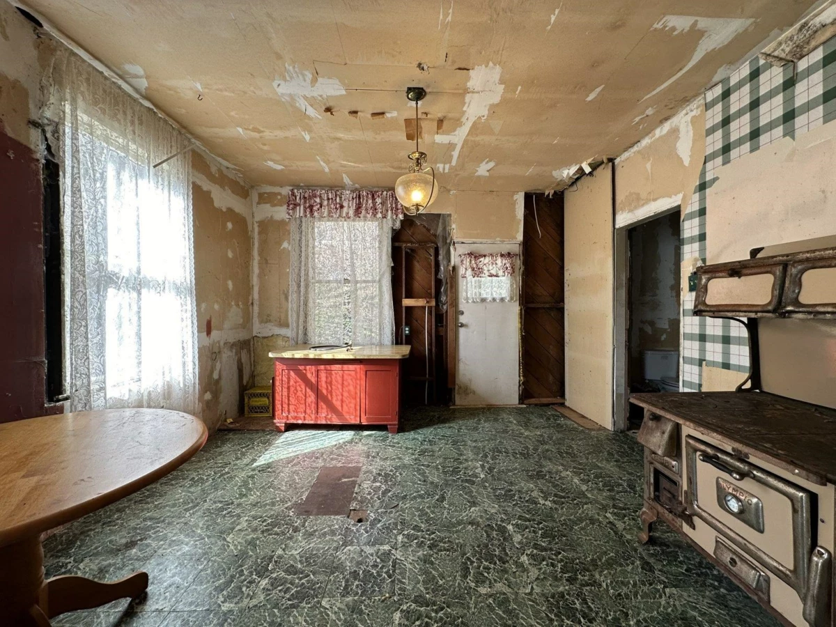 Dining Area Photo of 31010 Trans Canada Highway, Yale, BC