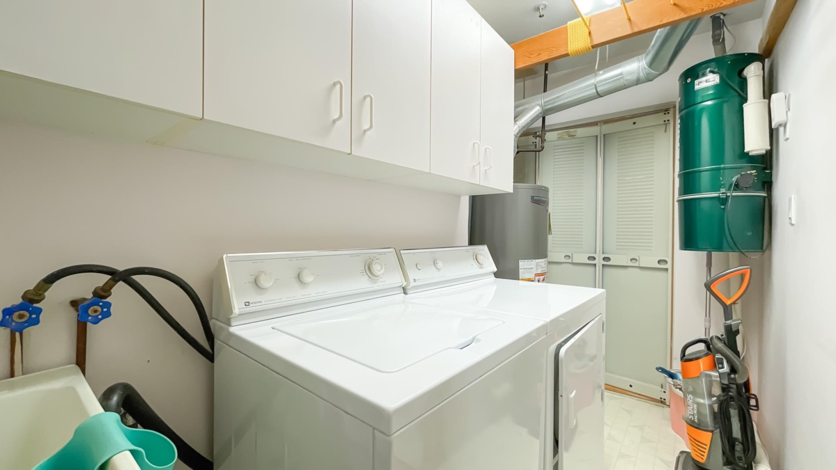 Backyard Photo of 2056 Scarboro Avenue, Vancouver, BC