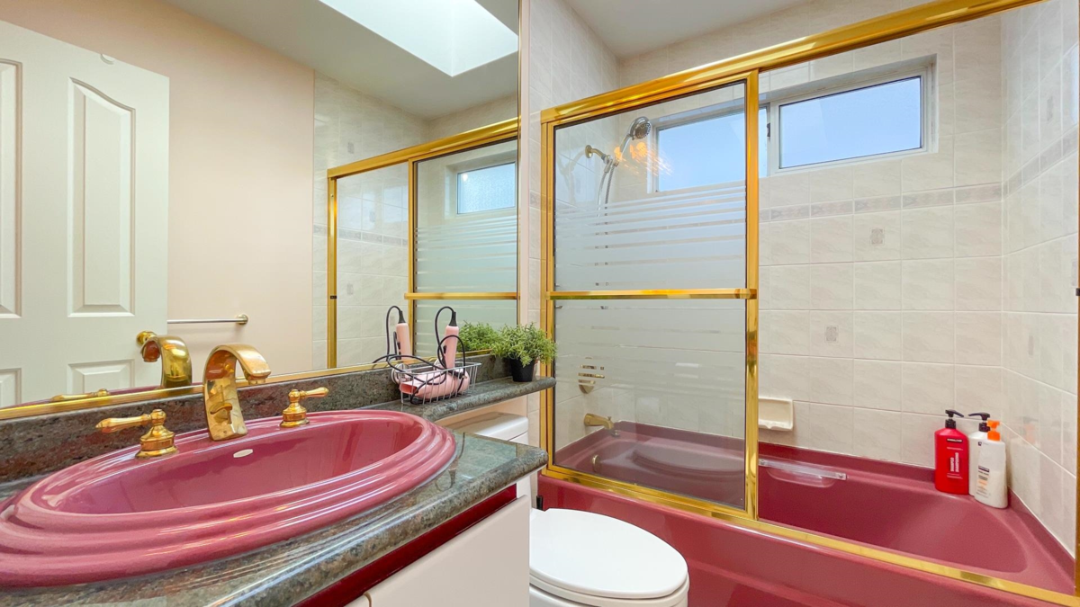 Entry Foyer Photo of 2056 Scarboro Avenue, Vancouver, BC