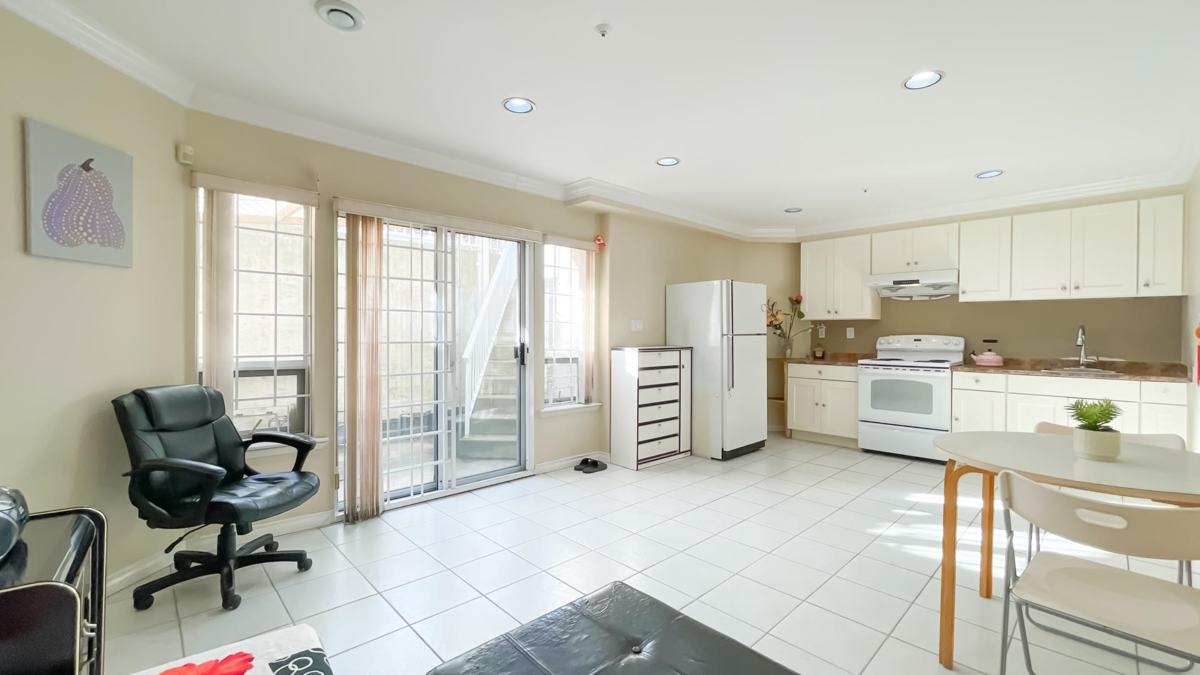 Staircase Photo of 2056 Scarboro Avenue, Vancouver, BC