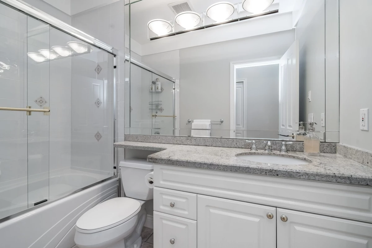 Guest Bathroom Photo of 31 3355 Morgan Creek Way, Surrey, BC