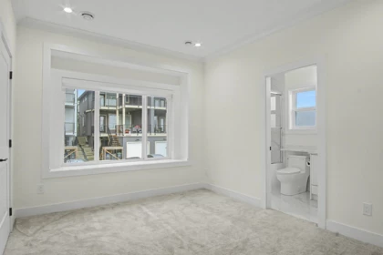 Entry Foyer Photo of 16685 15a Avenue, Surrey, BC