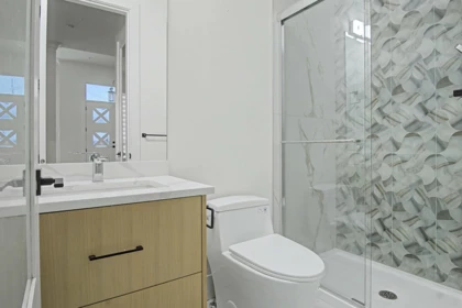 Hot Tub / Spa Photo of 16685 15a Avenue, Surrey, BC