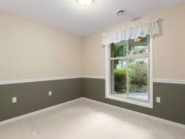 Entry Foyer Photo of 118 15350 19a Avenue, Surrey, BC