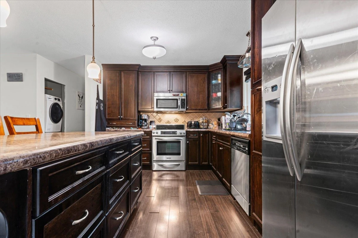 Dining Area Photo of 33943 Pine Street, Abbotsford, BC