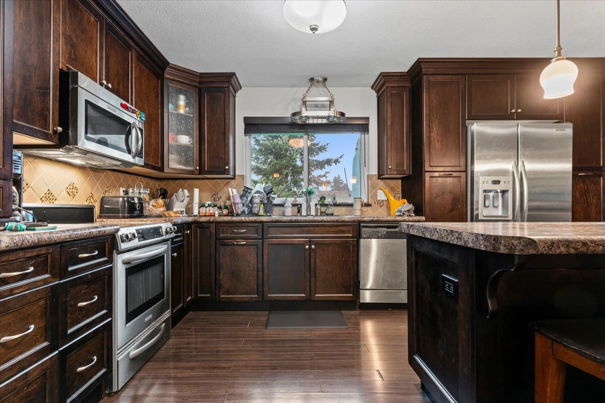 Family Room Photo of 33943 Pine Street, Abbotsford, BC