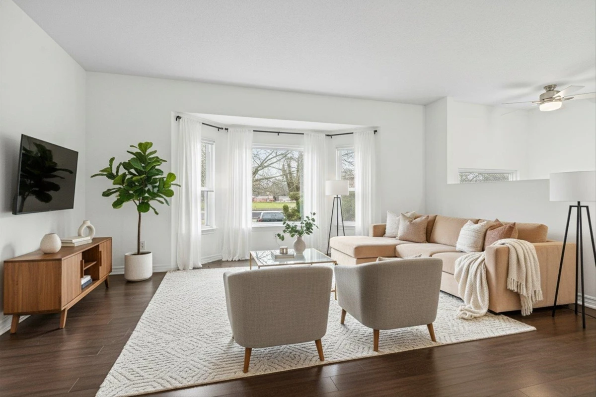 Living Room Photo of 33943 Pine Street, Abbotsford, BC