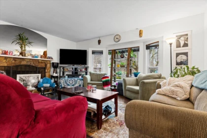 Breakfast Nook Photo of 33943 Pine Street, Abbotsford, BC