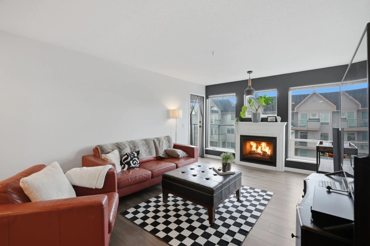 Living Room Photo of 402 33738 King Road, Abbotsford, BC