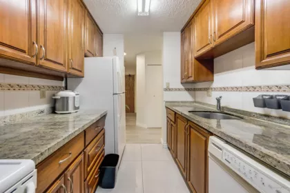 Kitchen Island Photo of 1006 7235 Salisbury Avenue, Burnaby, BC