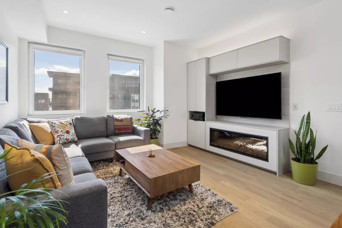 Family Room Photo of 2 632 E 3rd Street, North Vancouver, BC